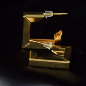 Arracada Dorada Cuadrada