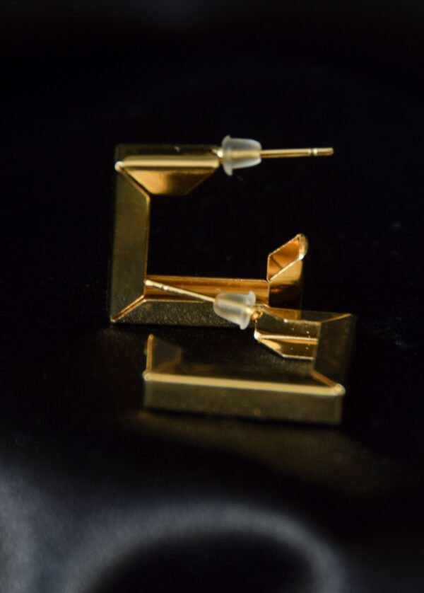 Arracada Dorada Cuadrada