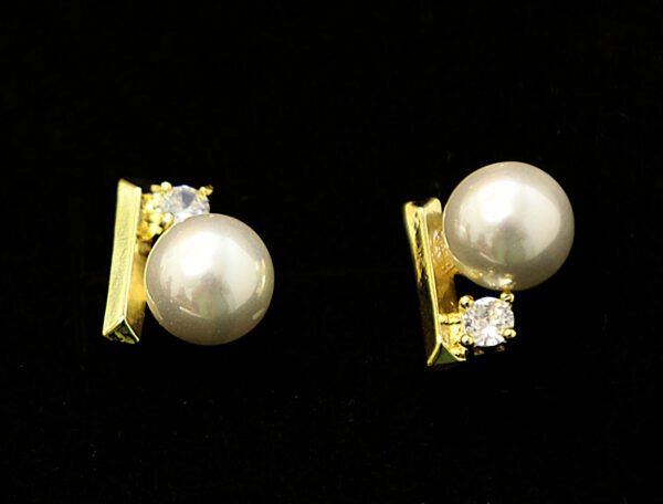 Aretes Barrita Dorada De Una Zirconia Con Perla