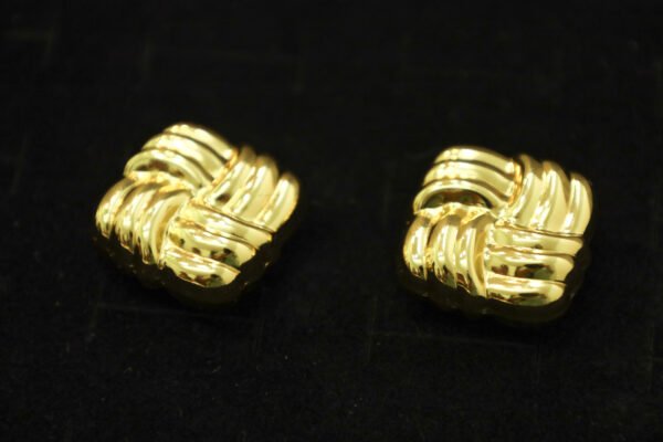 Arete Dorado Cuadrado