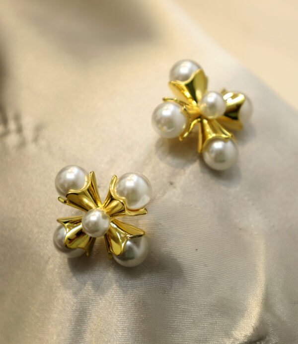 Arete Dorado 5 Perlas