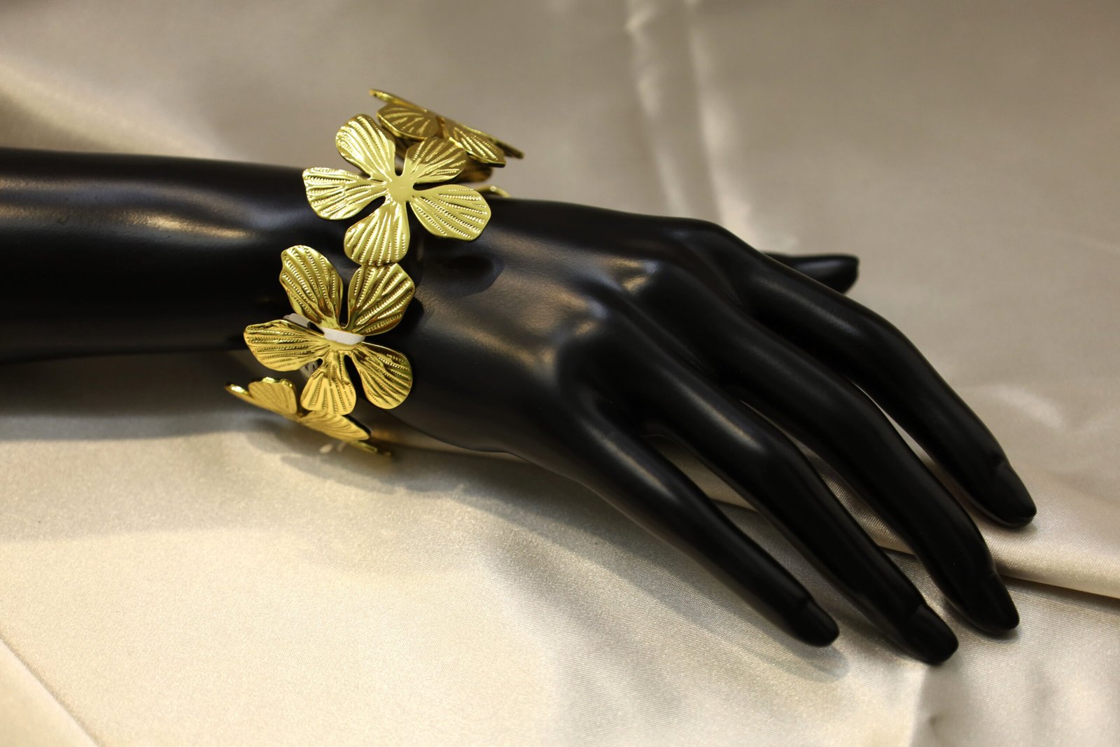 Pulsera Dorada 5 Flores