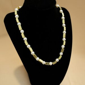 Collar de perlas con cuadrados bicolor