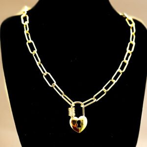 Cadena dorada, dije candado